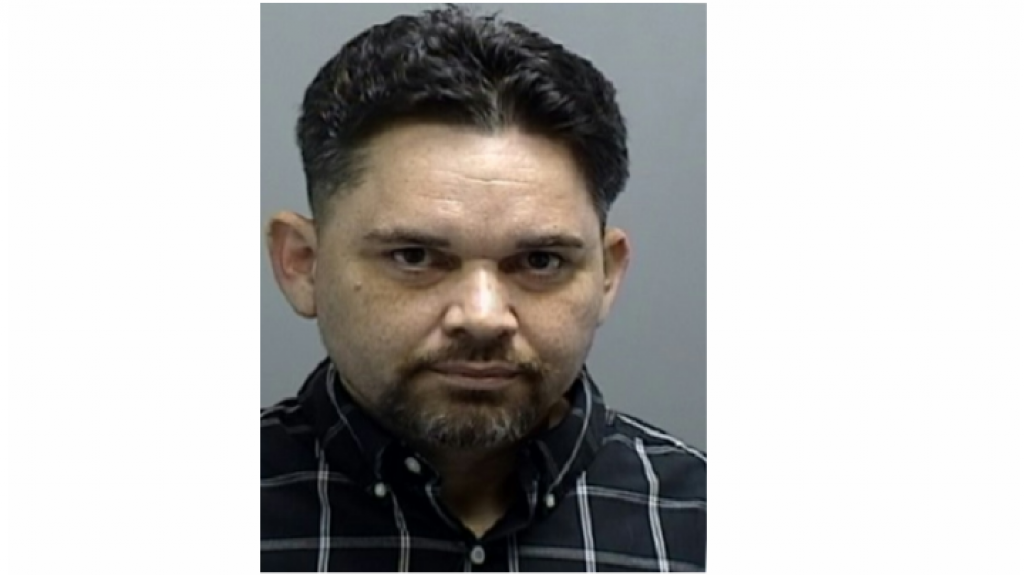  A la cárcel hombre de Guayanilla por intentar darle con un marrón al vecino 