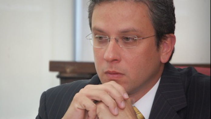 El Gobe firmÃ³ el IVU agrandado "Ya es Ley"