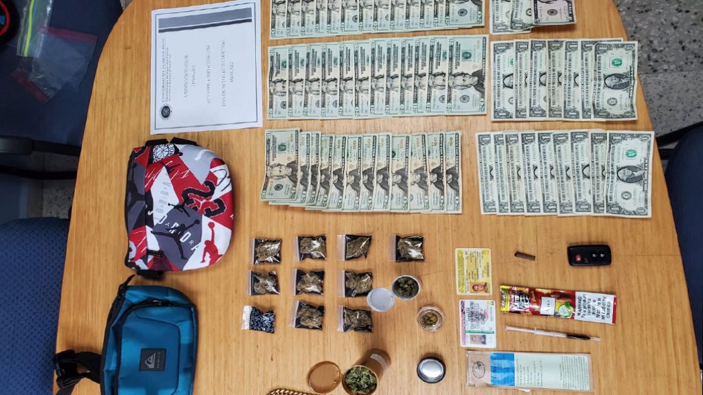  &ldquo;Los pillaron&rdquo; fumando marihuana dentro de un auto en Mayag&uuml;ez 