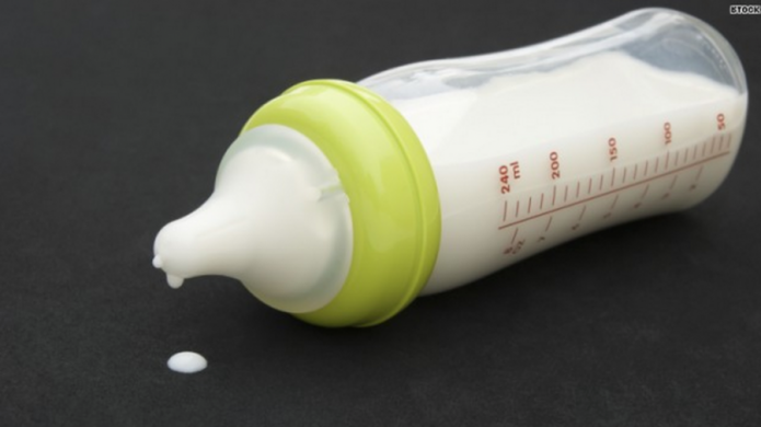 Padres le dan por error mezcla con vodka a una bebÃ© de 1 aÃ±o