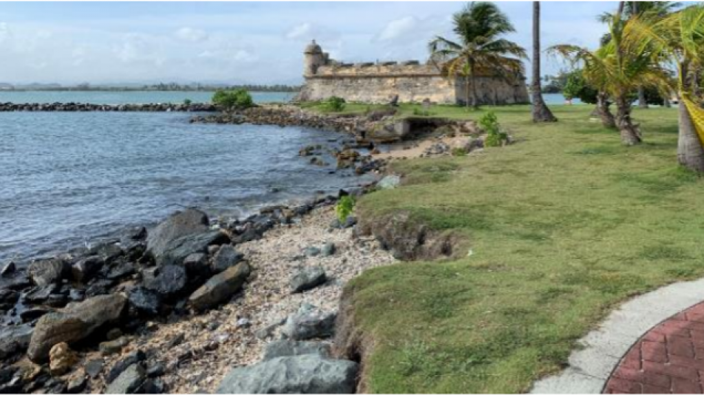  Presentan alternativas para reconstrucci&oacute;n de la costa de El Ca&ntilde;uelo en Toa Baja 