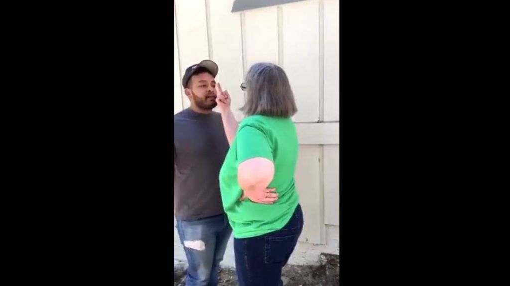  Video:"Son traficantes de drogas, violadores y animales": mujer hostiga a trabajadores mexicanos 