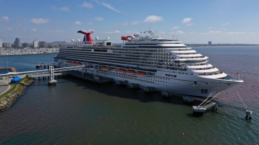  Carnival espera reiniciar algunos cruceros en agosto 