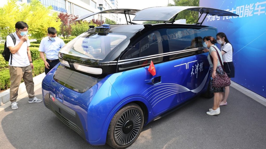  VIDEO: China presenta su primer coche alimentado completamente con energía solar y con un muy alto nivel de automatización 