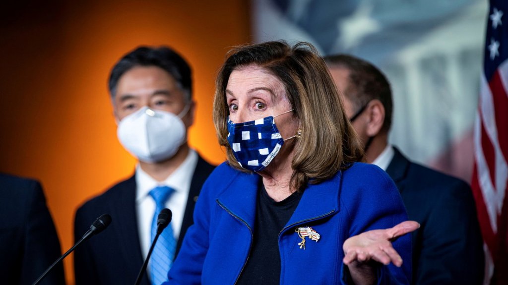  Pelosi arremete contra McConnell y tacha de &ldquo;cobardes&ldquo; a los republicanos que absolvieron a Trump en su segundo juicio pol&iacute;tico 
