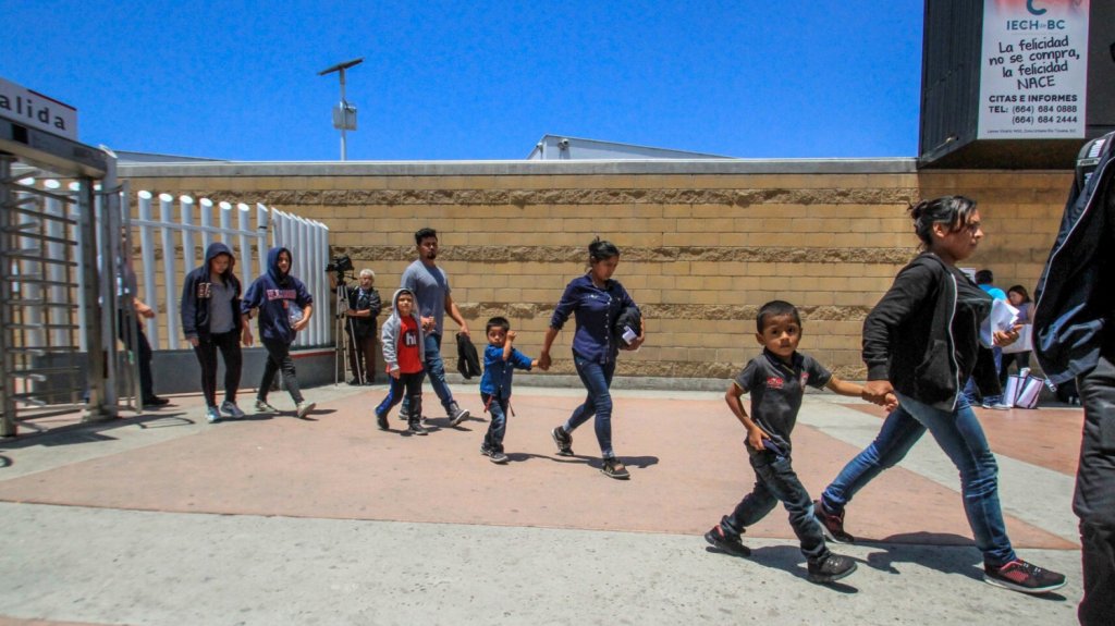  Investigaci&oacute;n revela expulsi&oacute;n de reci&eacute;n nacidos estadounidenses a M&eacute;xico 