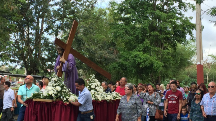  Vivo el fervor catÃ³lico del Viernes Santo en Aguada