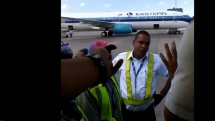 Video: Pasajeros de vuelo La Habana-Miami graban presunto robo de aduaneros cubanos