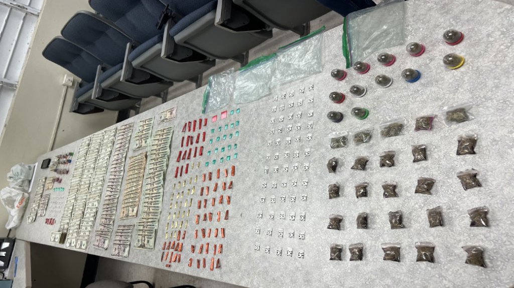  Varios arrestados durante intervenci&oacute;n por drogas en residencial de Arecibo 