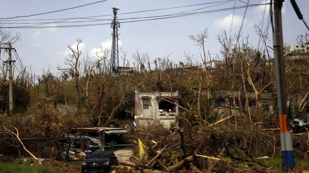  Los puertorrique&ntilde;os suspenden la respuesta de las autoridades tras Mar&iacute;a 