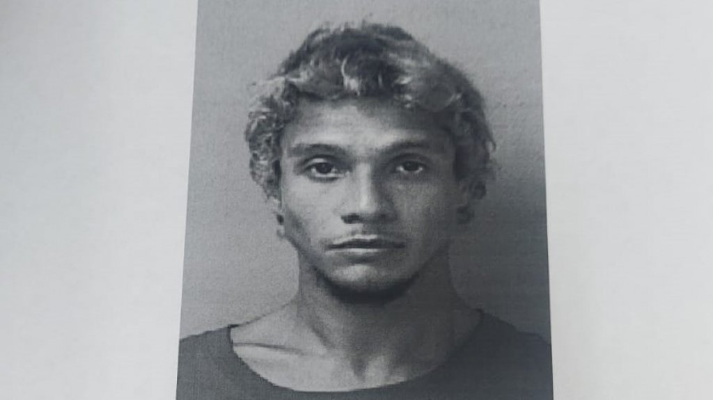  Arrestan a hombre por vandalizar edificio universitario en Arecibo. 