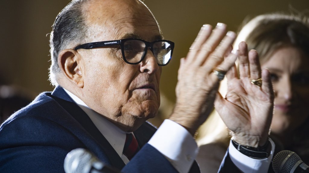  Nueva York suspende a Rudy Giuliani como abogado por falsos testimonios 