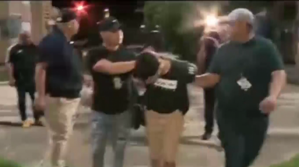  Video: Arrestan un hombre con un arma autom&aacute;tica en Ramos Antonini 