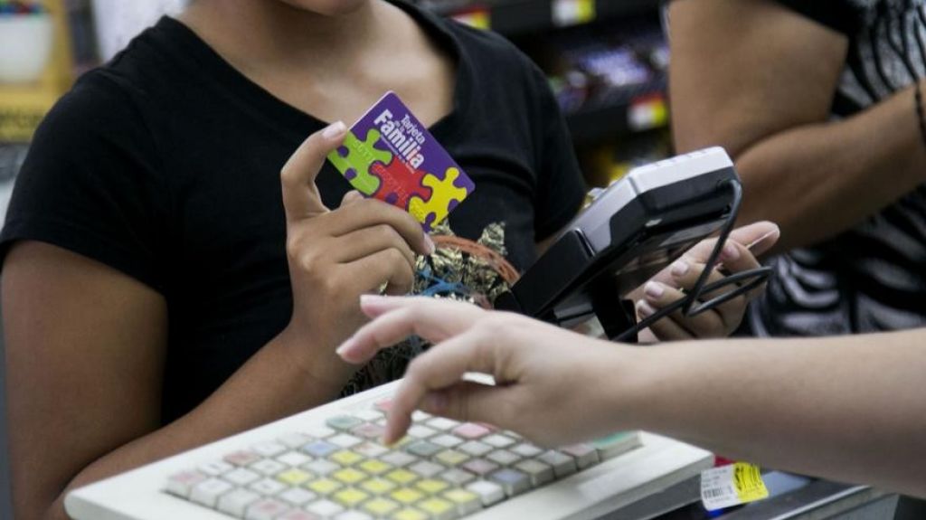  Familia recibe 63 mil solicitudes del PAN en una semana, cifra sin precedentes en el país 