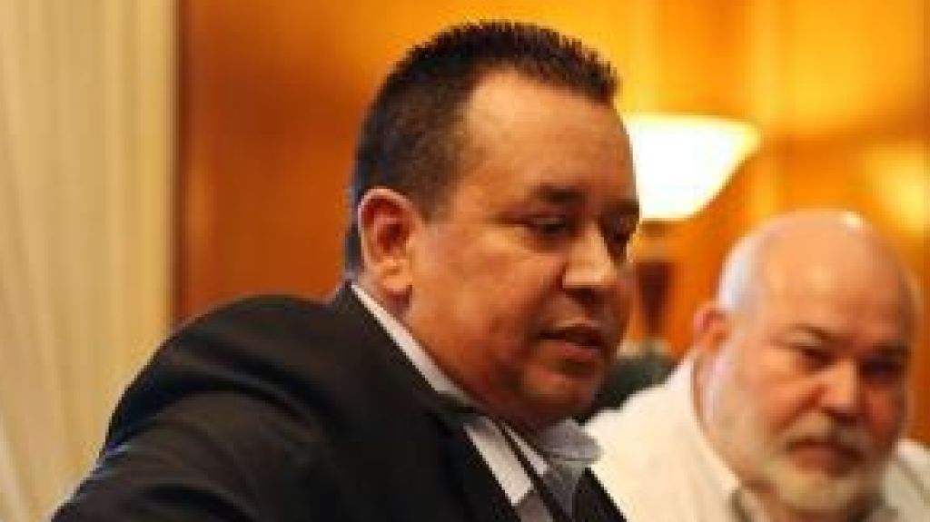  Alcalde de Cidra Desmiente que se haya negado a bajar banderas a media asta en parque cidre&ntilde;o 