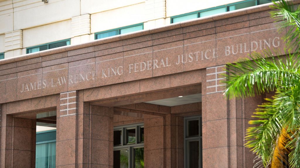  Florida busca pena de muerte para rapero acusado de asesinato de dos amigos 