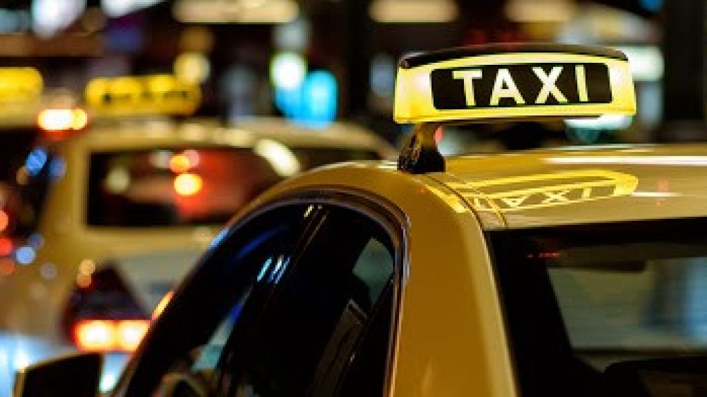  Autorizan que taxistas y porteadores p&uacute;blicos puedan realizar entregas de carga liviana 