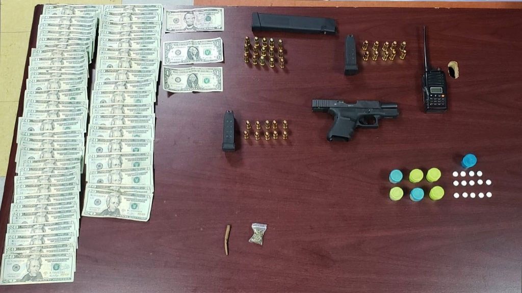  Arrestan a un hombre durante allanamiento en Juana D&iacute;az. 