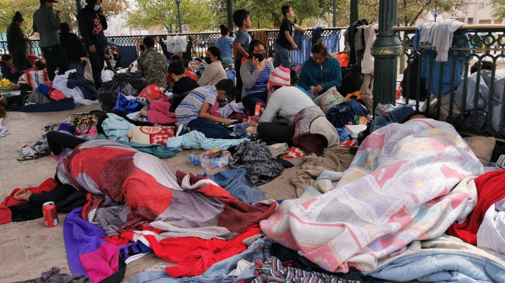  Migrantes deportados desde EEUU viven a la intemperie en el norte de M&eacute;xico 