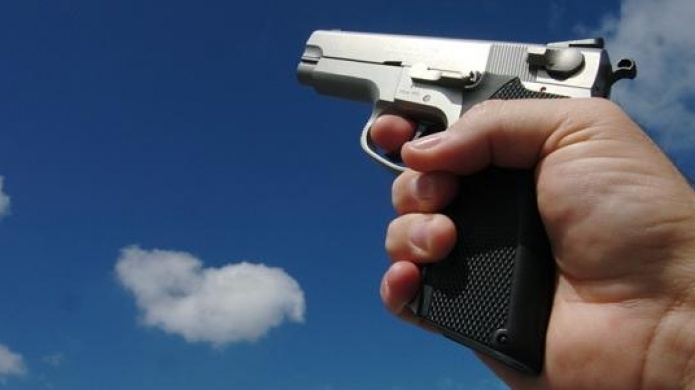 Cargos en ausencia contra sujeto que amenazÃ³ a familia en Corozal y luego disparÃ³ al aire