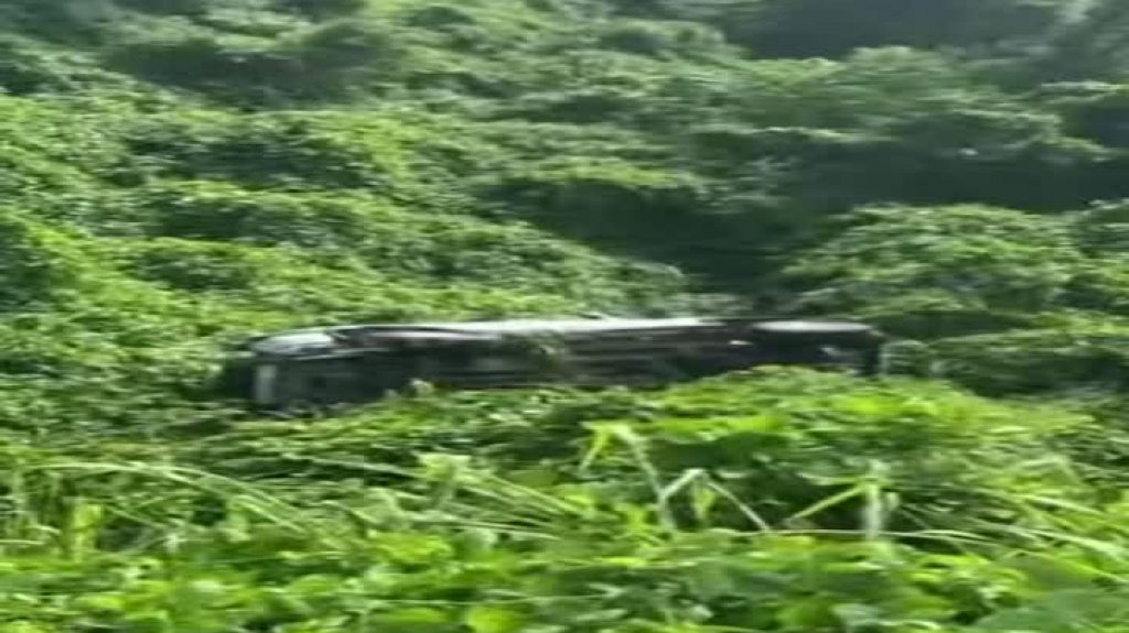  Video: Momento en que rescatan conductora que quedó atrapada mas de 7 horas en su auto al caer por un risco en Ponce 