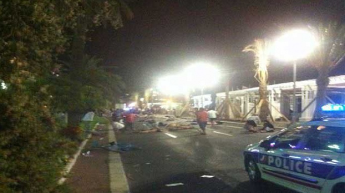 Videos: CamiÃ³n atropella a multitud en Francia; muertos y heridos