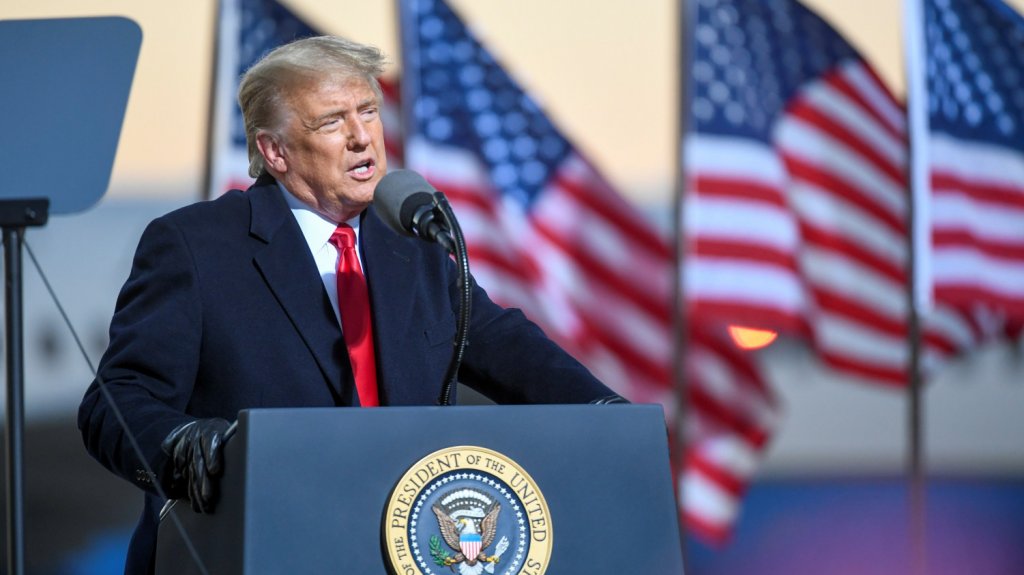  Trump dice que se asegurar&aacute; de que hispanos prosperen si es reelegido 