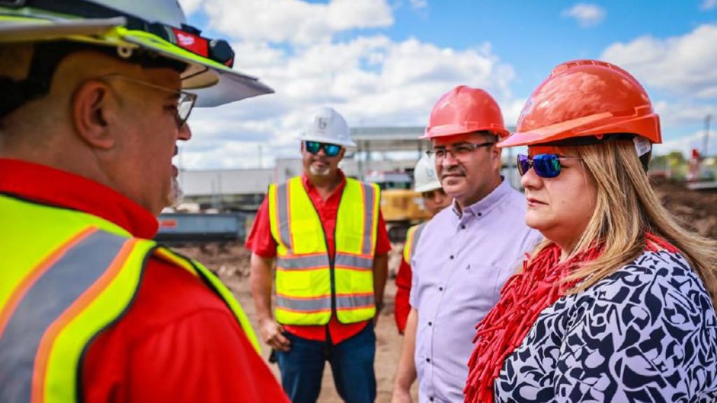  Comisionada Residente inspecciona proyectos sufragados con fondos federales en Juana Díaz 