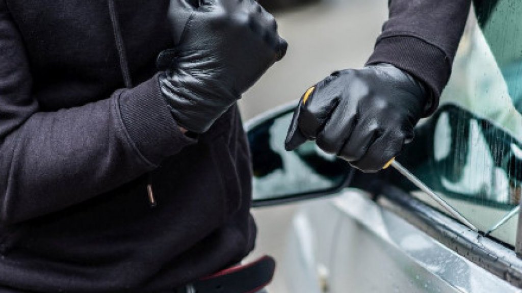  Roban un chaleco antibalas desde auto estacionado en Caparra Terrace 