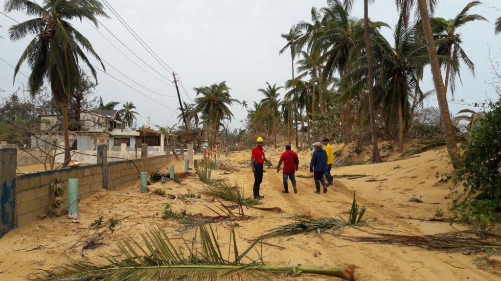 LoÃ­za ya recogiÃ³ el 70 por ciento de los escombros dejados por el ciclÃ³n MarÃ­a