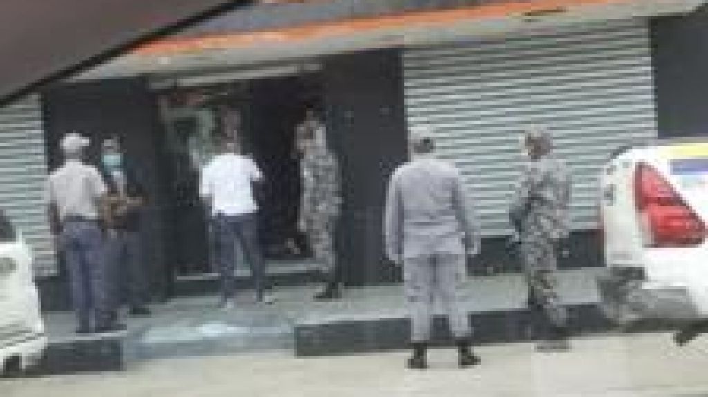  Ladrones "aprovechan" el toque de queda en Santiago 