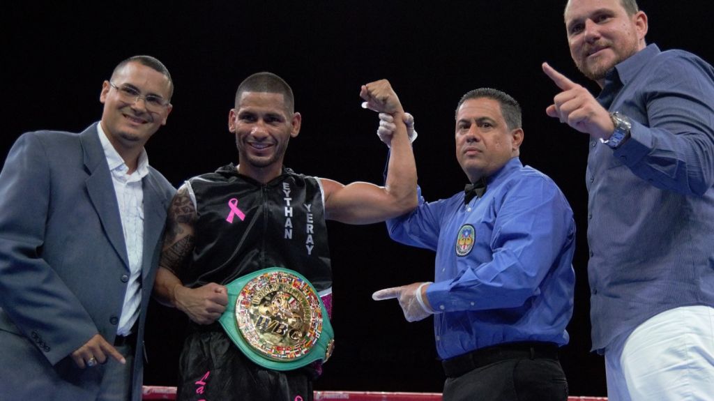  Demoledor triunfo por noc&aacute;ut para F&eacute;lix "La Sombra" Caraballo sobre el mexicano Mario "Maca" Briones 