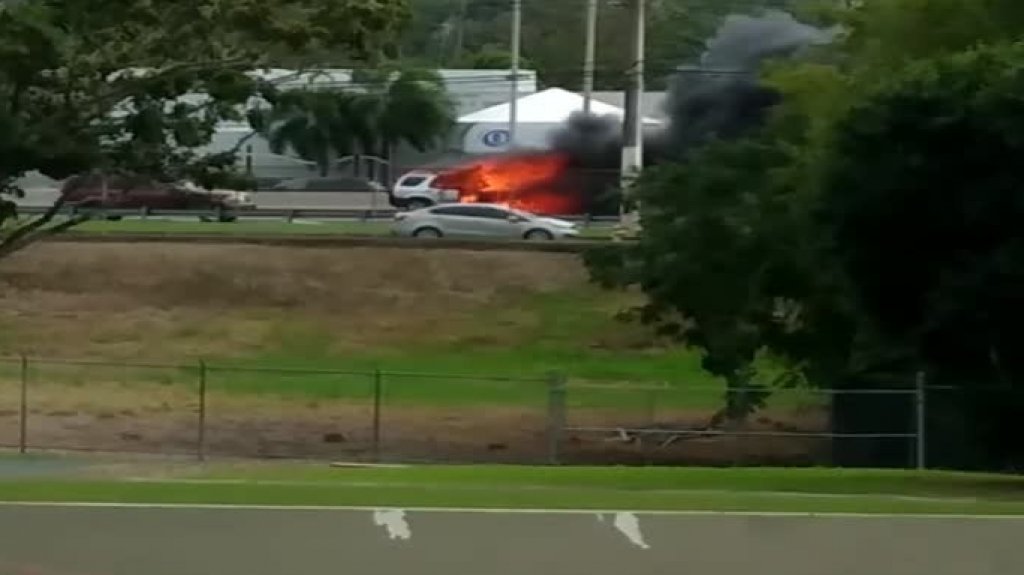 Video: ahora se incendia veh&iacute;culo en medio de la 65 de infanter&iacute;a 