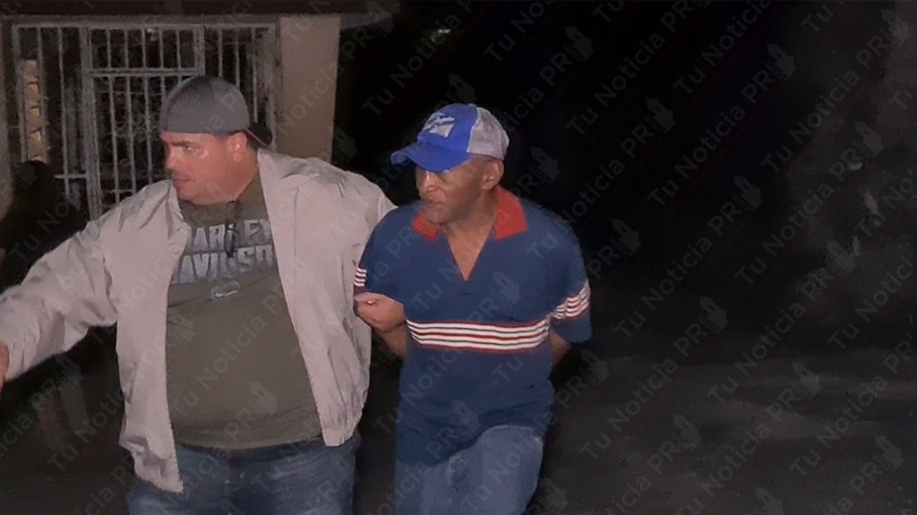  Video: Momento en que polic&iacute;a arresta a hombre que ten&iacute;a a su pareja encerrada en un cuarto &ldquo;Restringida de la libertad&rdquo; 