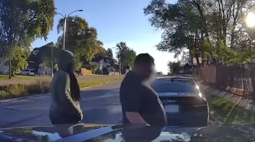  Video: Sujeto agrede en la cara con un arma de fuego a un agente fuera de servicio, miren lo que paso 