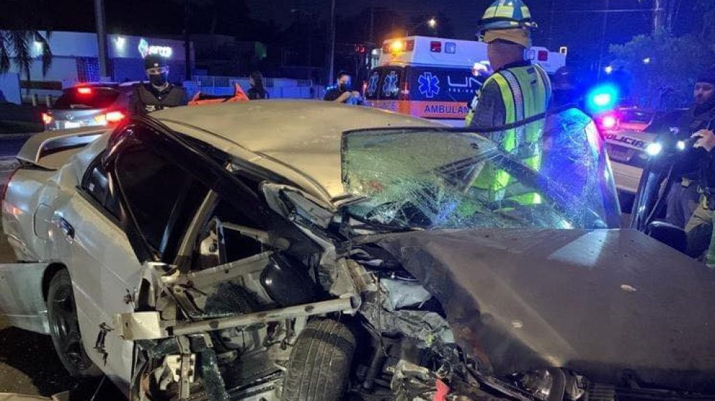  Fotos: Se le fue a la fuga a la polic&iacute;a en Bayam&oacute;n y termin&oacute; estrellado en una pared 
