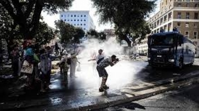 Video: Enfrentamientos entre inmigrantes y PolicÃ­a dejan trece heridos en Roma