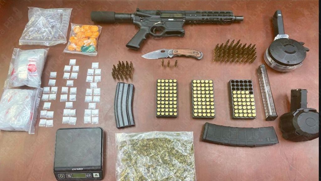  Municipales de Carolina ocupan una guagua robada con un rifles en su interior 