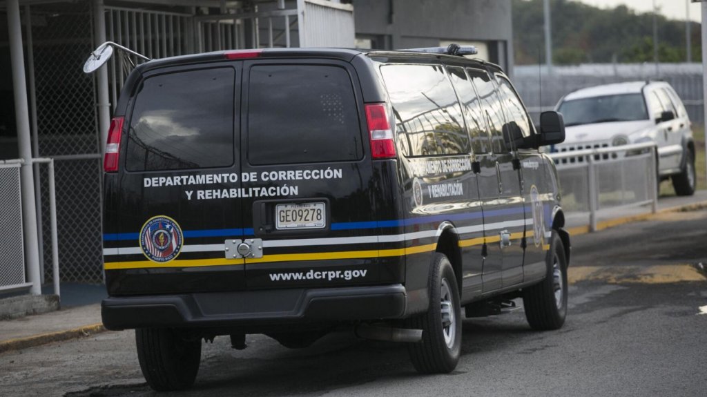  Arrestan dos manifestantes en c&aacute;rcel de mujeres en Bayam&oacute;n 