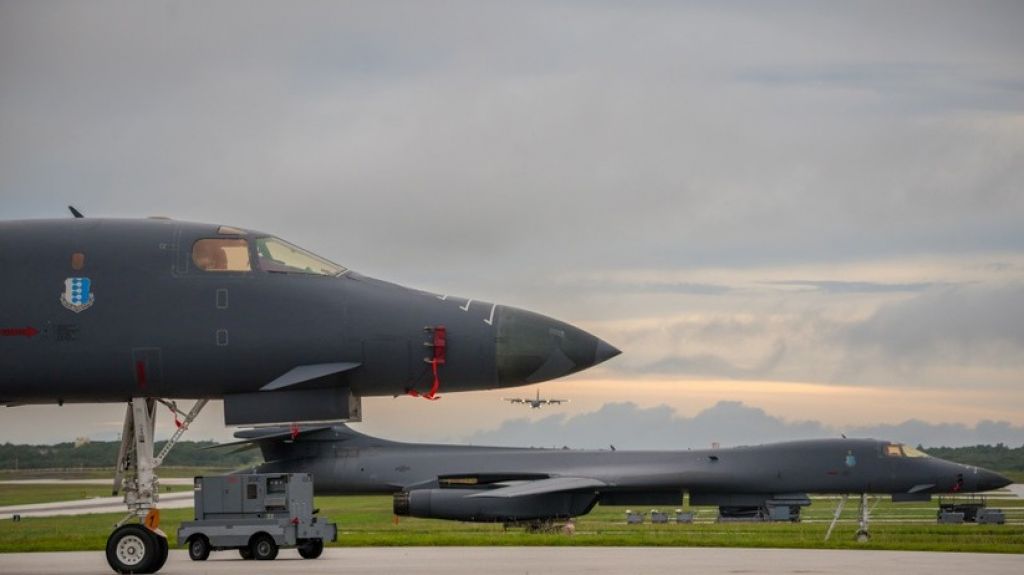 Dos aviones supersÃ³nicos Lancer de EE.UU. simulan un bombardeo entre China y Pionyang