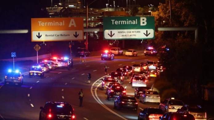 Video: momento en que hombre armado en aeropuerto de Orlando siembra pÃ¡nico