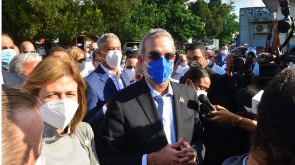  Abinader insta a abrir cadenas hoteleras y crea organismo de coordinación para la recuperación del país en el turismo 