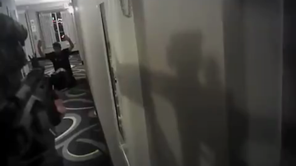 Video de (Body cam) muestra a policÃ­a disparÃ¡ndole a hombre desarmado en Hotel de Arizona