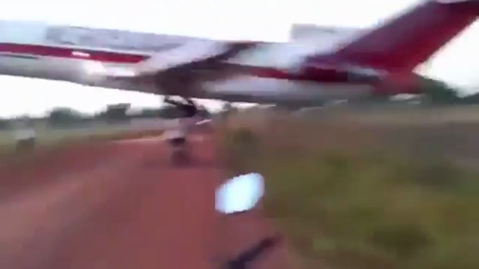 Video: Un Boeing 727 se estrella en Colombia