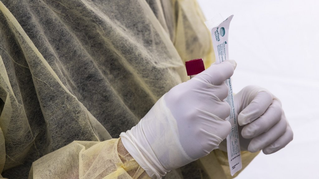  EE.UU. suma otras 835 muertes por COVID-19 y llega a 220.921 