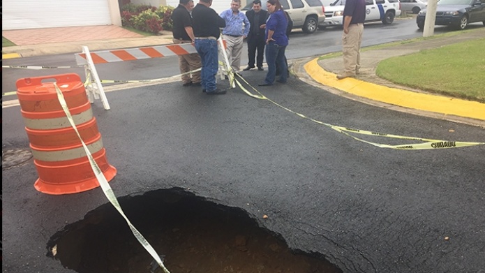 Taparan el "CrÃ¡ter" en la urbanizaciÃ³n Cielo Dorado Village de Vega Alta.