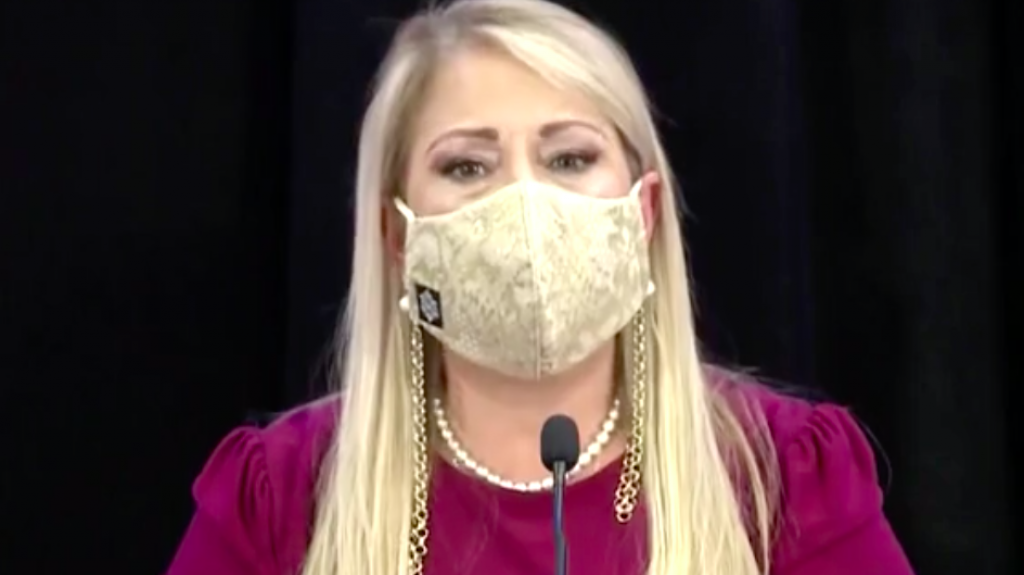  Exgobernadora V&aacute;zquez Garced reaparece como conferencista en taller &ldquo;Calladita no te ves m&aacute;s bonita&rdquo; 