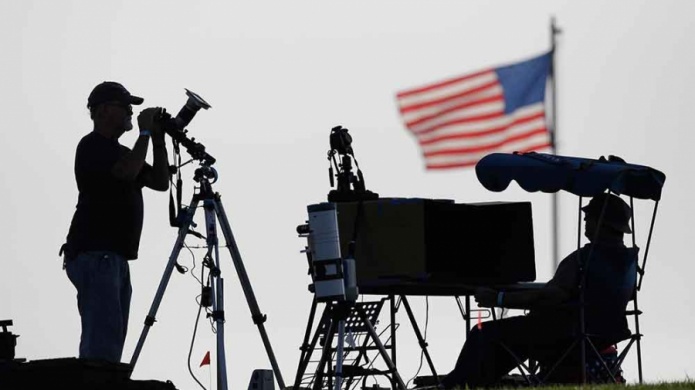 EmociÃ³n al mÃ¡ximo en EE.UU. ante el primer eclipse total de Sol en casi un siglo