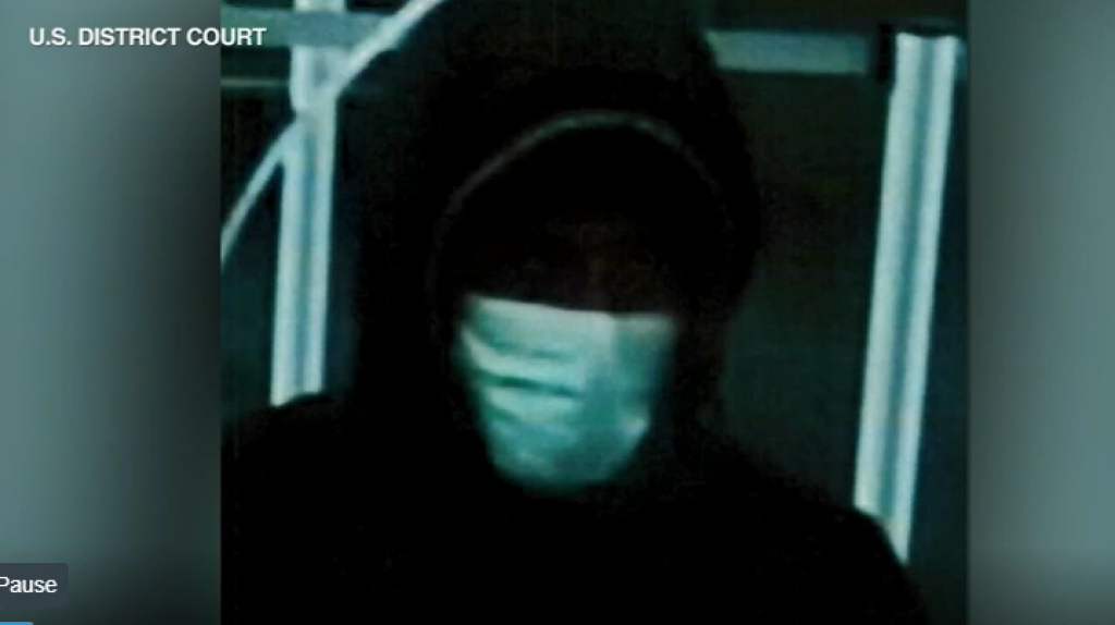  Video: Lleg&oacute; asaltar un banco, el cajero le pido una identificaci&oacute;n y se la dio, fue arrestado 