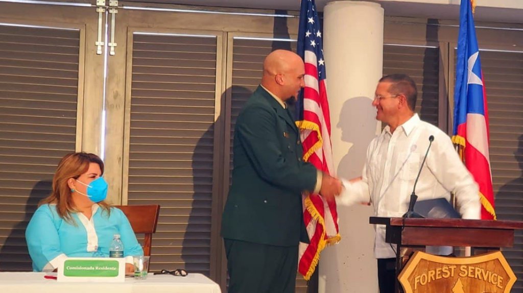  Gobernador firma OE para evitar construcciones que afecten a El Yunque y sus zonas aleda&ntilde;as 